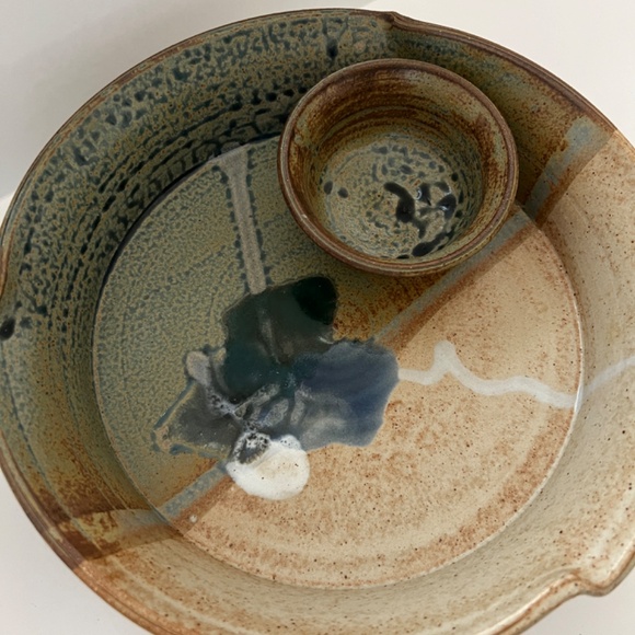 Signed Studio Pottery 10” Chip/Dip Bowl Gene Gandee Blue/Brown Drip Glaze - Picture 2 of 8